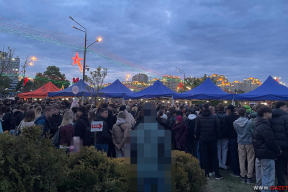 Парад в Минске: очереди в пункты пропуска, много родителей с детьми и россиян
