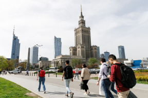 «Жалезная заслона вакол нашай краіны». Беларусам усё цяжэй атрымаць польскія візы